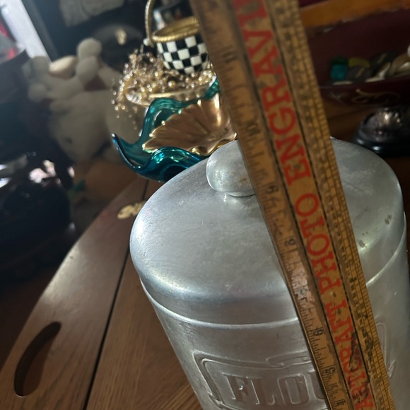 Vintage Aluminum FLOUR and SUGAR Canisters - Picture 5 of 8